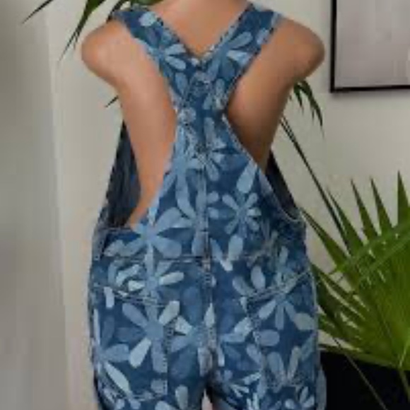 No Boundaries Jean Bib Shorts Daisy Size Medium (7-9) - Picture 2 of 8